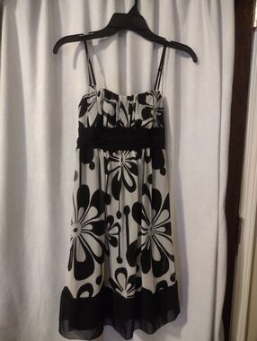 Trixxi Black/White Floral Dress